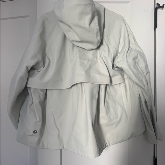 Barely used CREAM COLORED lululemon Repel Shell cinch back rain jacket size 6 - Picture 4 of 6